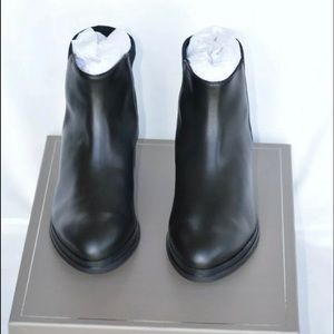 NWB BCBG Slip-On Low Boot Black Leather 10M $278